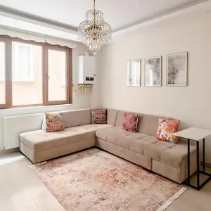https://istanbulun-merkezinde-cevahir-avm-karsisi-11-yeni-ev.istanbul-turkeyhotels.com
